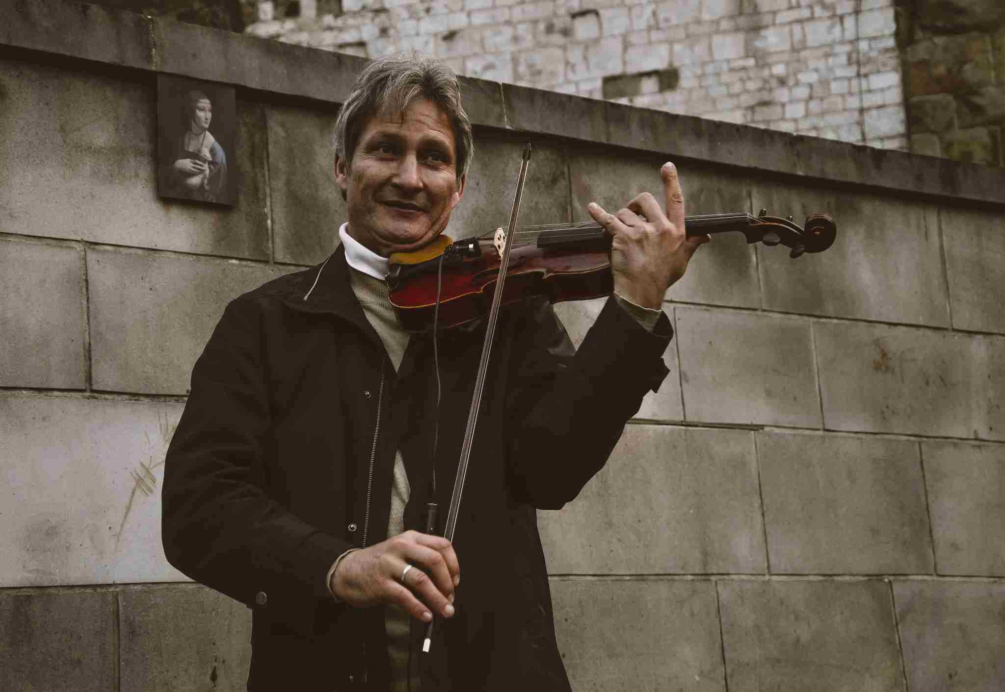 A fiddle player